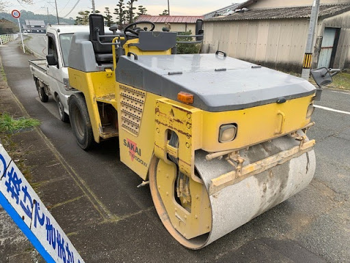 左斜め前から